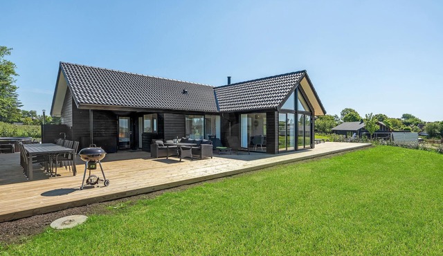 4 bedroom nice home in Odder