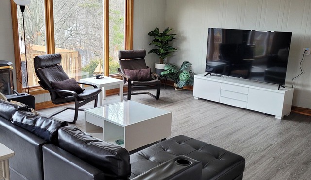 4 bedroom - partial view of the lake - 5 minute walk to the beach