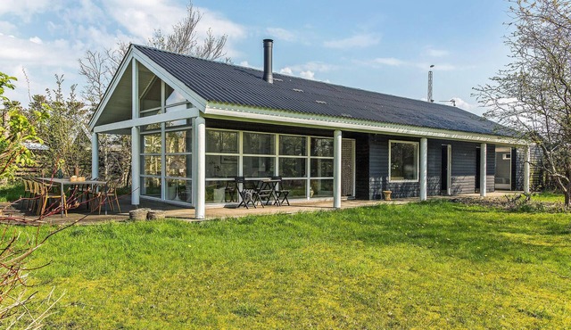 4 bedroom pet friendly home in Strandby