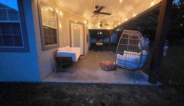 4 bedroom; pet friendly; grill; close to airport and casino