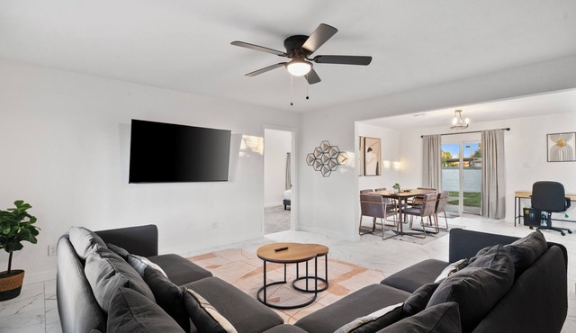 4 Bedroom Pool Home with Modern Amenities