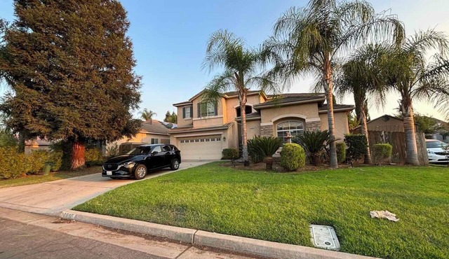 4-bedroom pool house in Fresno, hub for all California destinations &attractions