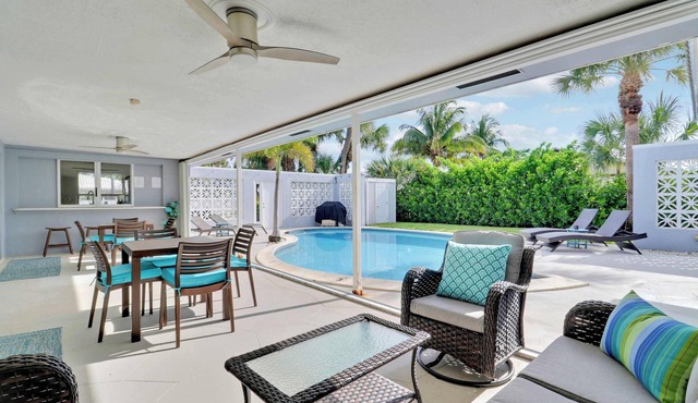 4 Bedroom Pool Home - Walk to the Beach!