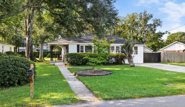4 Bedroom Private Home 10 Minutes from Downtown!
