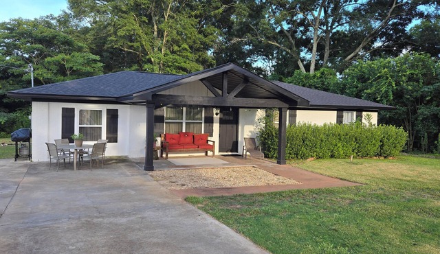 4 bedroom quiet county home close to everything!