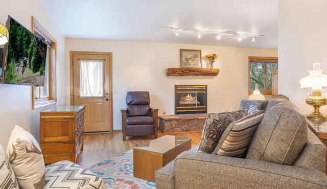 4 Bedroom Remodeled Home with Fenced in Backyard and Garage: Long Term Rental