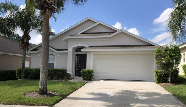 4 Bedroom Resort Vacation Home with South Facing Pool & Spa minutes from the attractions.