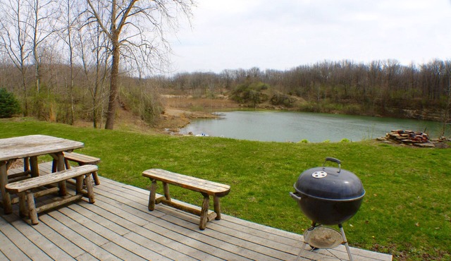 4 Bedroom Secluded House Overlooking Rock Quarry Pond w/Pool Table
