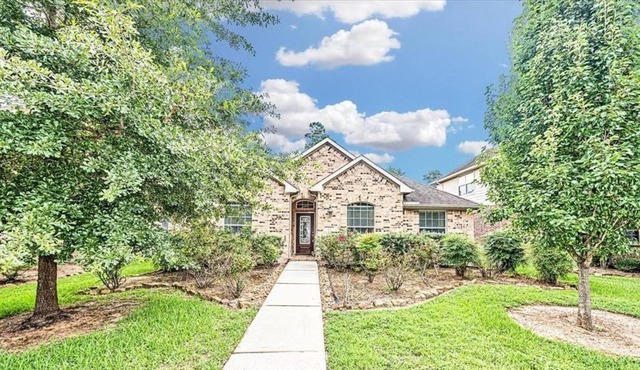 4 Bedroom Single family 92515 by Houzlet
