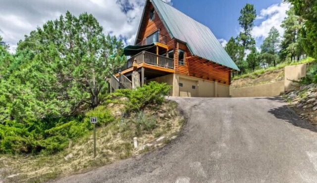 4 Bedroom Ski A-Frame w/Hot Tub & Pine Views