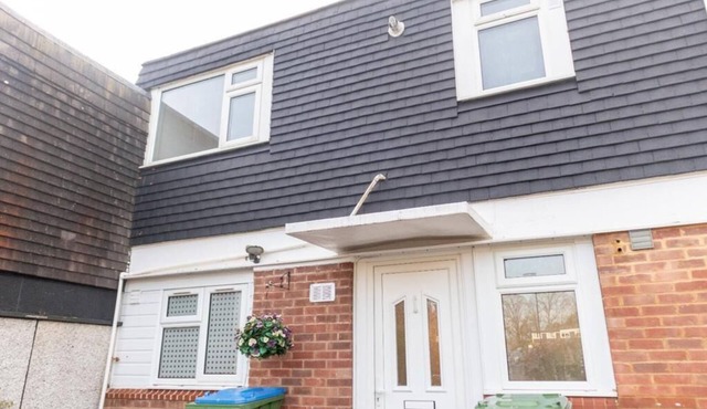4 Bedroom-Southampton-Sleeps 6- Garden