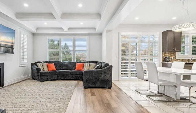 *4-Bedroom Spacious House * Yonge & Green Lane (East Gwillimbury)