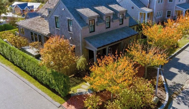 4 Bedroom Spacious Nantucket House with Pool - Walking Distance to Town