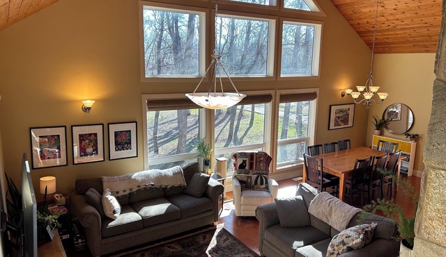 4 Bedroom Steps From the Lake