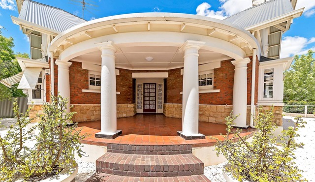 4 bedroom stone home walking distance to the best restaurants