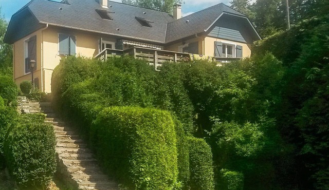 4 bedroom stunning home in Louvie-Juzon