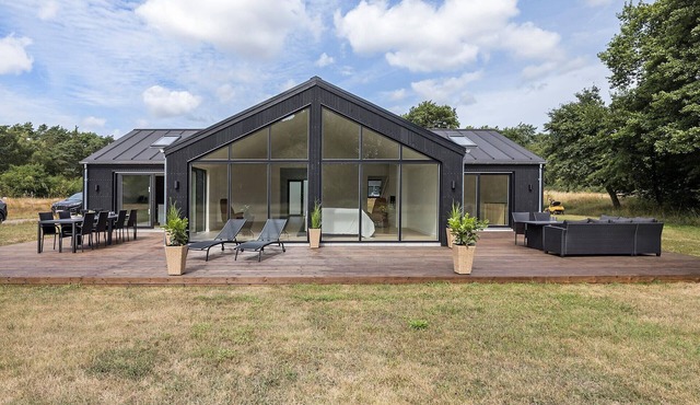 4 bedroom stunning home in Aakirkeby