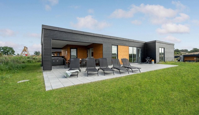 4 bedroom stunning home in Løgstrup
