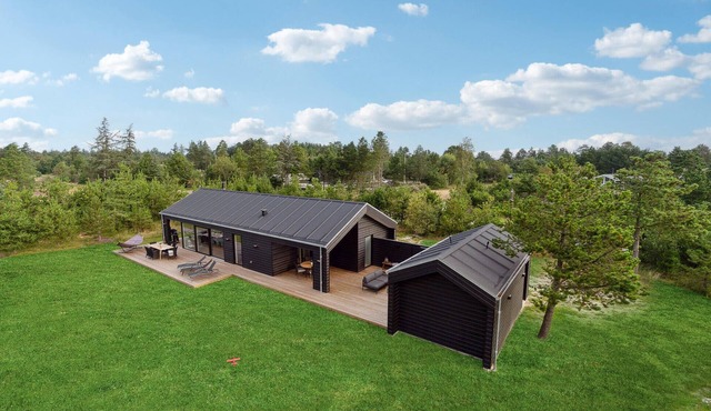 4 bedroom stunning home in Strandby