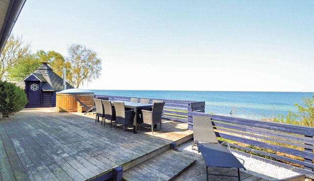 4 bedroom stunning home in Strøby