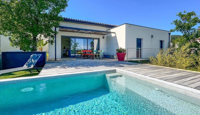 4 bedroom stunning home in Mercuer