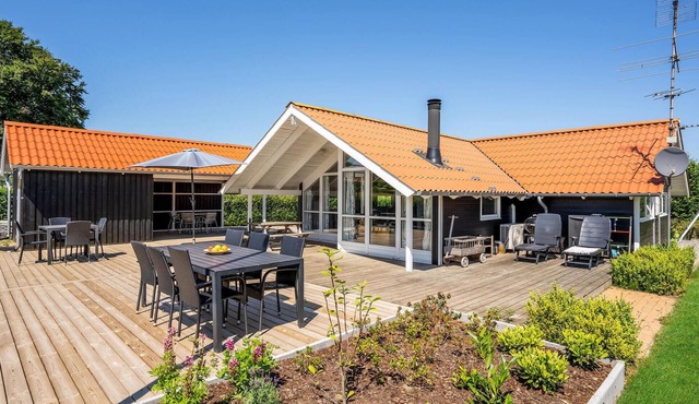 4 bedroom stunning home in Hejls