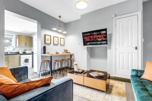 4 Bedroom Stylish House in Central Redditch