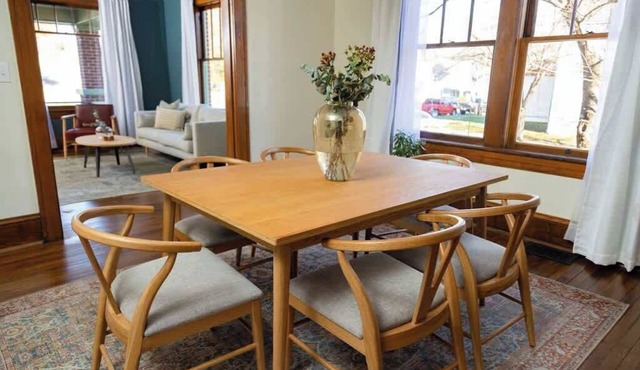 4 Bedroom Suite | Greenway | Food | Cocktails