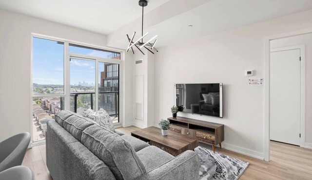 4-bedroom Suite in marvelous Toronto with AC