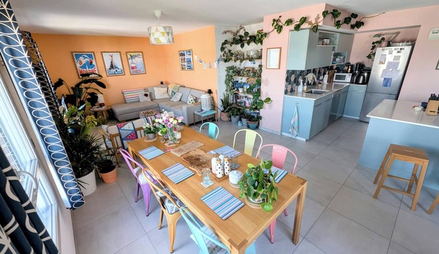 4 Bedroom Top-Floor Appartment with Mountain Views