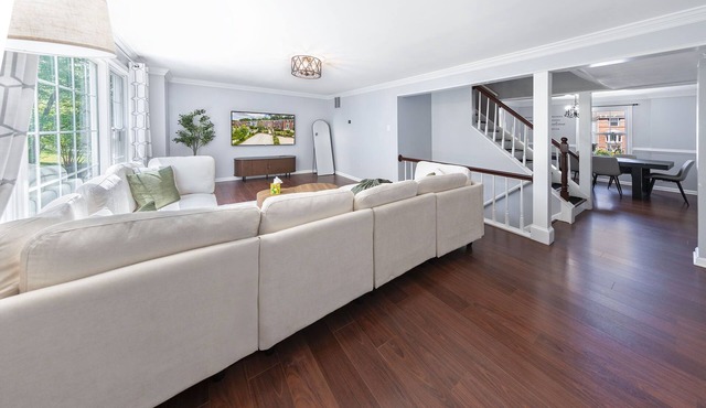 4-bedroom townhome in Alexandria with Game Room