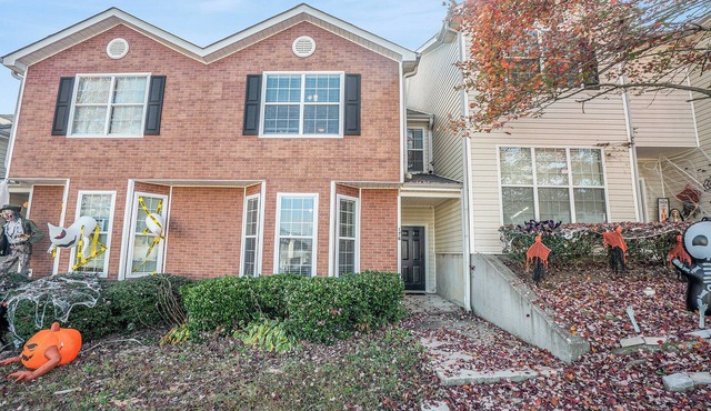 4-bedroom townhome in marvelous Conyers with WiFi, AC
