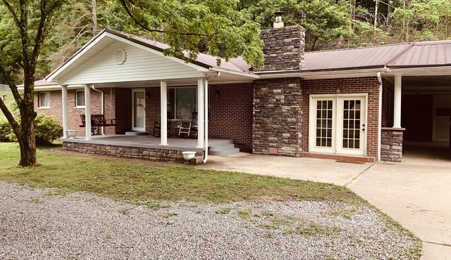 4 bedroom Trail House in Williamson, WV
