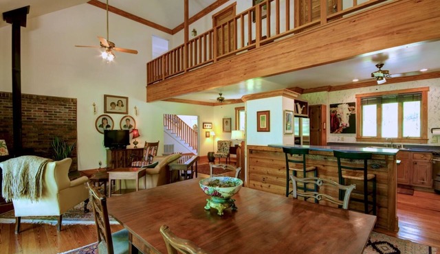 4 Bedroom upscale neighborhood open concept HomeChildren 15yrs+