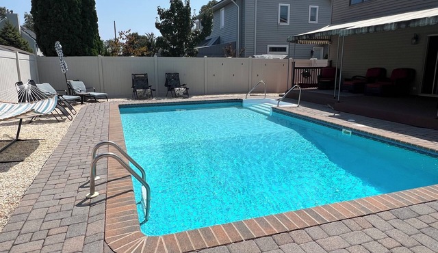 4 Bedroom, 3 Bath with Heated Pool + Hot Tub short walk to beach