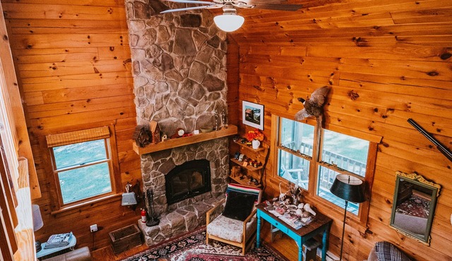 4-bedroom Vacation Cabin on 50 Private Acres