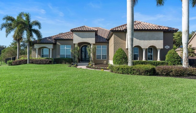 4-bedroom Vacation house with pool in Kissimmee close to attractions.
