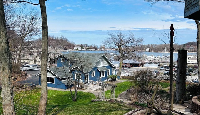 4-bedroom vacation home just 3 minutes drive to Lake Michigan