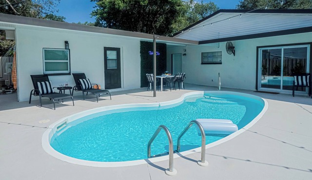 4-bedroom vacation home near Tampa Riverwalk - 6-minute drive