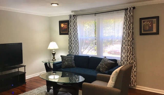 4-bedroom vacation home just 9 minutes drive to Tysons Corner Center