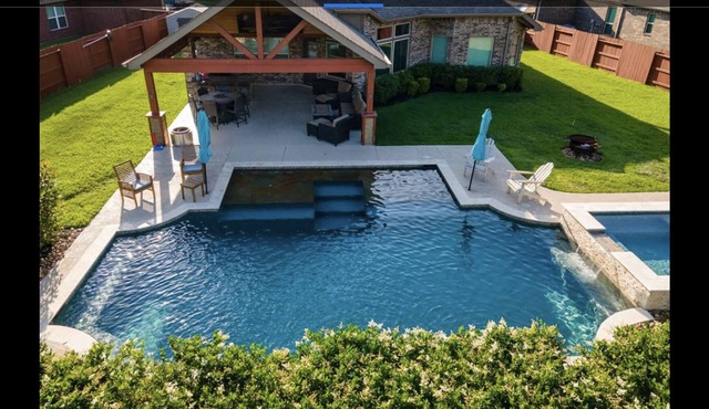 4-bedroom vacation home just 10 minutes drive to Deerbrook Mall