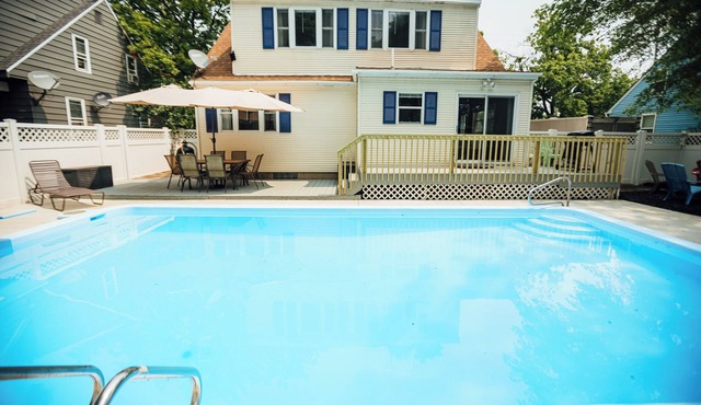 4-bedroom vacation home 8 minutes to Downtown Market