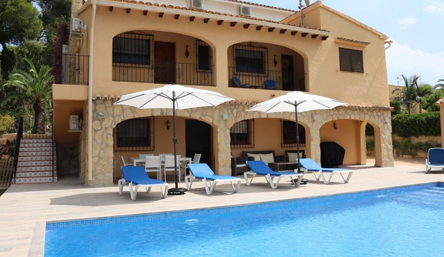 4 bedroom villa at 300 m from Moraira with pool, garage, AA, internet, .