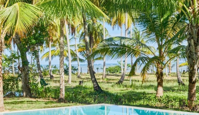 4 bedroom villa, facing the sea, with unspoilt beach and very quiet.