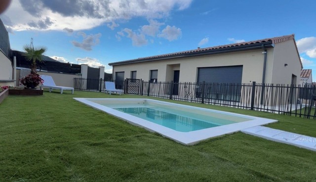 4-bedroom villa with pool