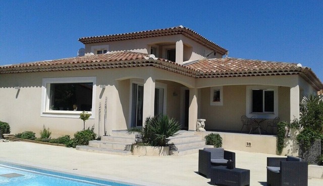 4 bedroom villa in istres