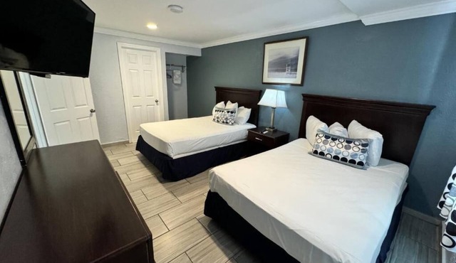 4-bedroom villa in serene Wildwood with WiFi all 4 units