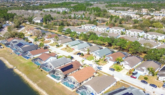 4 bedroom villa w/grill and pool! ONLY 30 minutes from DISNEY!
