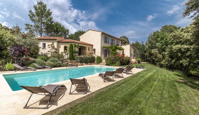 4-BEDROOM VILLA WITH PRIVATE POOL AND GARDEN (N°442)