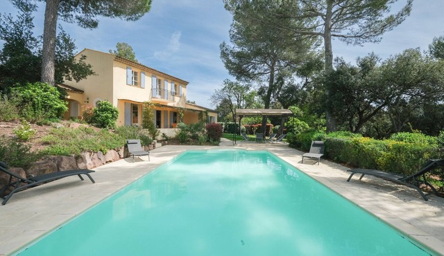 4 BEDROOM VILLA WITH PRIVATE POOL AND GARDEN (N°443)